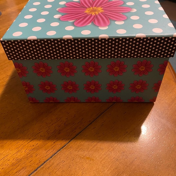 Decorative storage box - Picture 3 of 7